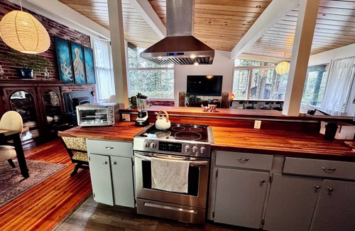 Jacoby Creek House | Humboldt Haven: Gorgeous Home for 10 w Gardens, Firepits, Forest & Bay Views