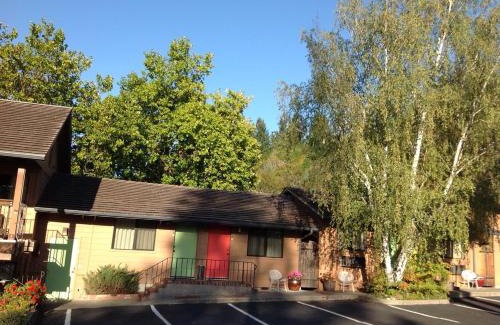 Garberville Hotel | Humboldt Redwoods Inn