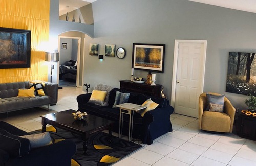 Thousand Oaks House | Hummingbird Haven. Come enjoy our slice of Heaven. Free pool heat in May