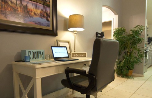 Thousand Oaks House | Hummingbird Haven. Come enjoy our slice of Heaven. Free pool heat in May