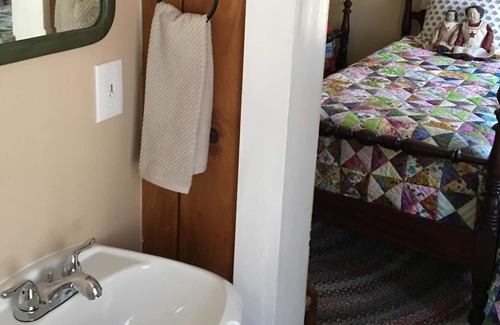 Stoddard Bed & Breakfast | Hummingbird Hill Bed & Breakfast 3