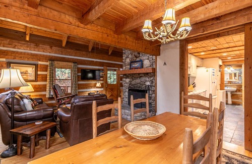 Boone Cabin | Hummingbird Hollow Cozy log cabin on 2 acres with hot tub & air hockey table!