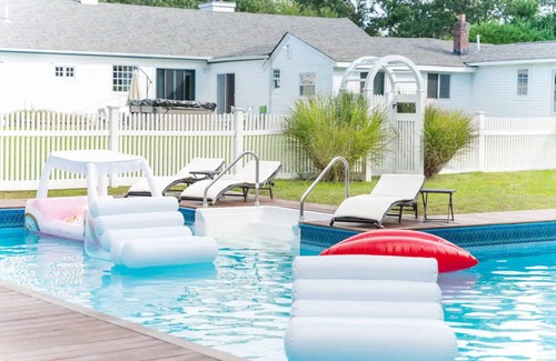 Westhampton Beach House | Humongous Hampton Home - 6BDRM/4 Baths