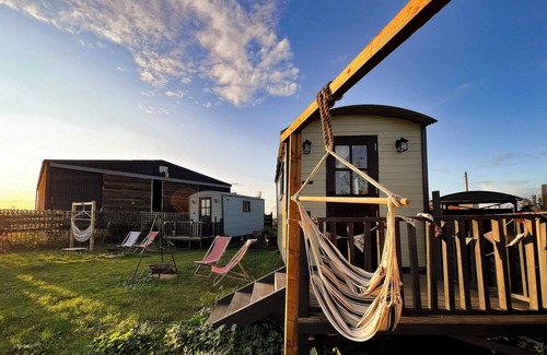 Heacham Cabin | Hunstanton - Glamping Shepherds Hut