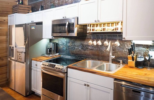 Bloomingdale Cabin | 🍁HUNT, FISH, PLAY!🍁 Fun Lake Cabin, 7 acres + public land ; Games; Updated