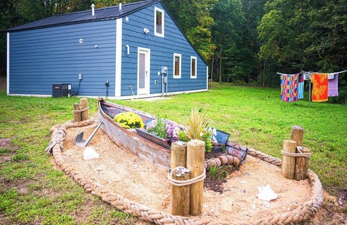 Bloomingdale Cabin | 🍁HUNT, FISH, PLAY!🍁 Fun Lake Cabin, 7 acres + public land ; Games; Updated