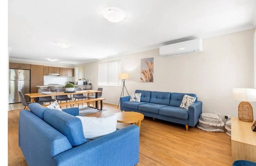 Cessnock House | Hunter Home with POOL/CINEMA ROOM/PING PONG