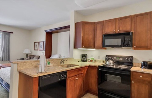 Hunter Condo | Hunter Mtn Slopeside Ski Resort w HotTub Fireplace Heated Pool Restaurant