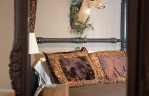 South Fork Bed & Breakfast | Hunter's Hideaway GUESTROOM at Arbor House Inn Bed & Breakfast on the River