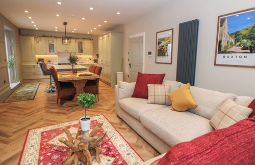Buxton Cottage | Hunter's Lodge