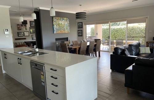 Pokolbin House | HUNTER VALLEY PREMIUM PROPERTY WITH VINTAGE GOLF COURSE FRONTAGE