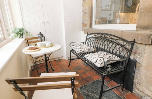 Youlgreave Cottage | HUNTERS COTTAGE, pet friendly, with open fire in Youlgreave