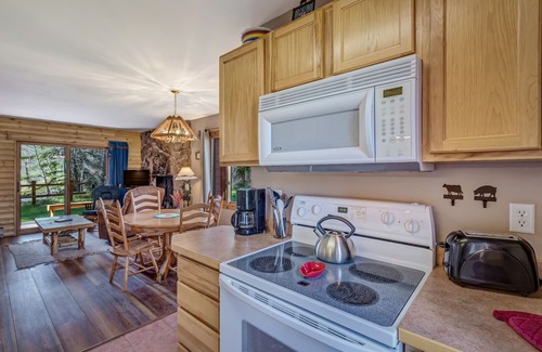 Clark Cabin | Hunters, fishermen, hikers, skiers, snowmobilers, and newlyweds welcome!