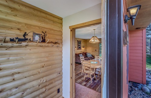 Clark Cabin | Hunters, fishermen, hikers, skiers, snowmobilers, and newlyweds welcome!