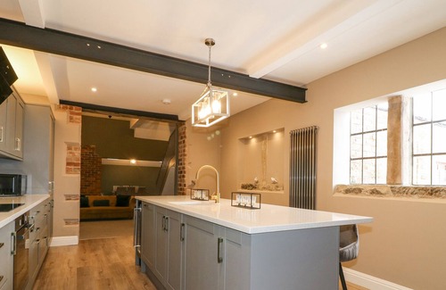 Milford House | HUNTERS LODGE, pet friendly, luxury holiday cottage in Belper