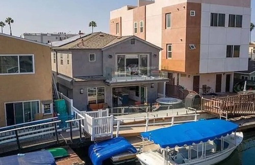Sunset Beach House | Huntington Beach Waterfront home WITH DUFFY BOAT 1MIN FROM BEACH