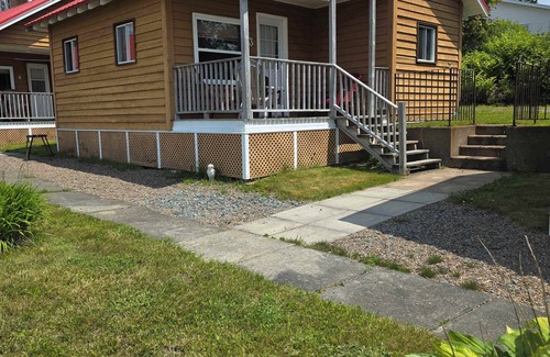 Hunts Point Cabin | Hunts Point 2-BR Coastal Retreat - Cottage # 3