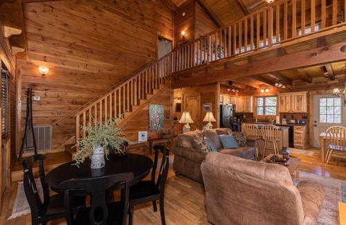 Deep Gap Cabin | Hurricane Hideaway*Hot Tub*Game Rm*Views*PetsOK
