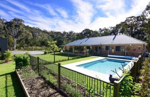 Woollamia House | Husky Hideaway