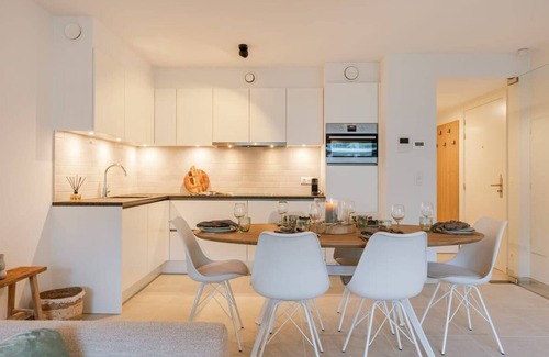 Ostend City Centre House | Huswell - Bright apartment in Sky garden with terrace