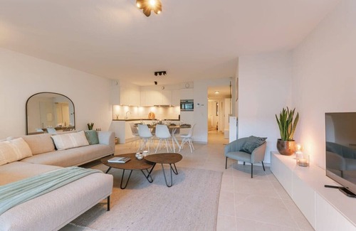 Ostend City Centre House | Huswell - Bright apartment in Sky garden with terrace