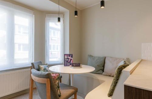 Heist Apartment | Huswell - Modern family flat steps from the sea