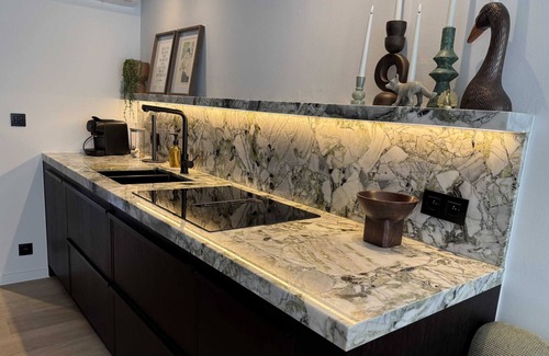 Heist Apartment | Huswell - Modern Seaside Escape | Steps to Beach