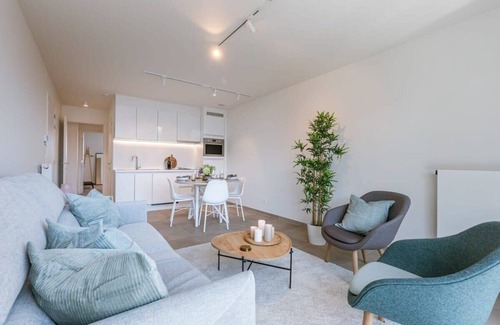Ostend Apartment | Huswell - Stylish New Apartment + Free Parking
