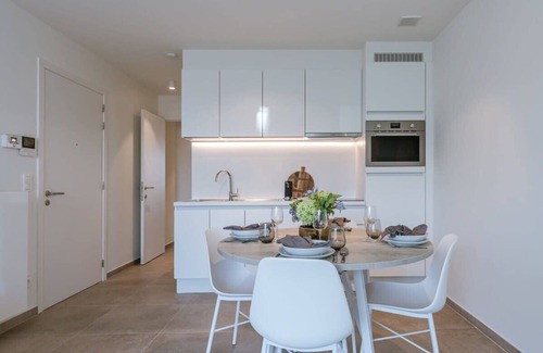 Ostend Apartment | Huswell - Stylish New Apartment + Free Parking