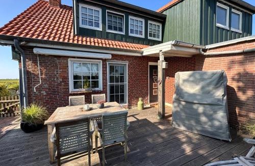 Ostermarsch House | "Huus ant Diek", Ferienhaus mit Maisonette Wohnung in Deichnähe, Nähe Norddeich
