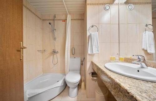Golden Sands Resort | HVD Riviera Beach Ultra All Inclusive & Mineral Pool - Private Beach & Free Parking