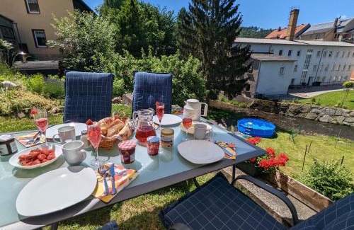 Sebnitz Apartment | HW1B - Urlaubsmagie Gemeinschaftsgarten mit Pool, Sauna & Terrasse
