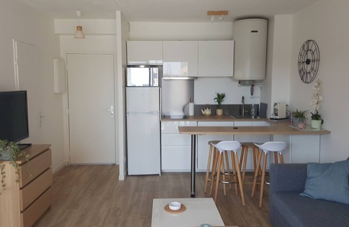 Toulon - Hyeres Apartment | Hyères Port La Gavine - Pretty 2 rooms renovated view on marina