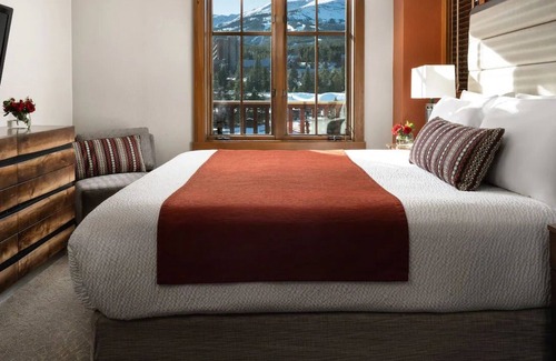 Peak 9 Resort | HYATT Main Street Station 3 Bed/3 Bath Sleeps 10! 2 Bedroom PLUS Studio