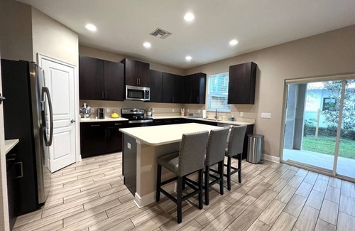 North Hyde Park House | Hyde Park Hideaway Spacious 5 Bedroom 3 Bath