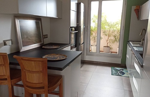Hyeres City Centre Apartment | HYERES SUPER APPART T2 57m² Terrasse 23 m² parking privatif