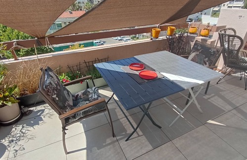 Hyeres City Centre Apartment | HYERES SUPER APPART T2 57m² Terrasse 23 m² parking privatif