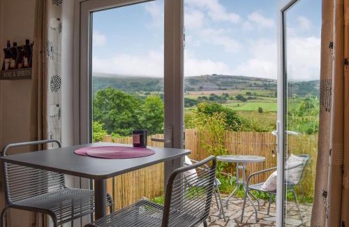 Llanllyfni House | Hyfrydle Cottage