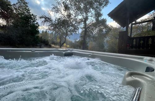 Camp Nelson Ski Chalet | Hygge Haus Sequoia - Large Private Cabin w Views