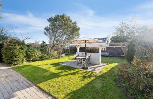 Bøjden House | Hyggeligt Sommerhus Med Havudsigt