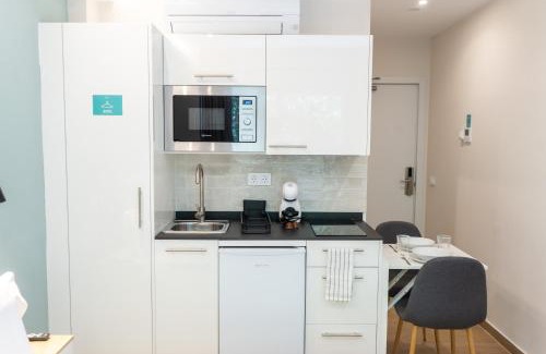 Cuatro Caminos Hotel | I'M Room Suites Nuevos Ministerios - Bernabeu 'Digital Access'