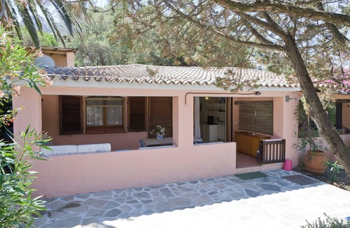 Liscia di Vacca Apartment | I Mirto is a charming detached cottage near restaurants and stores