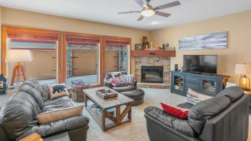 Big White Ski Resort Apartment | I Spy - Cozy Pet Friendly, Ski In Ski Out Condo with Private Hot Tub