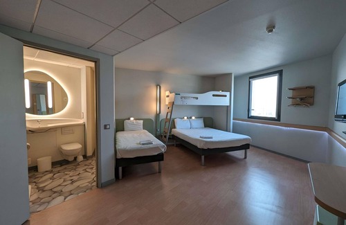 Clermont-Ferrand Hotel | ibis budget Clermont-Ferrand Le Brézet Aéroport