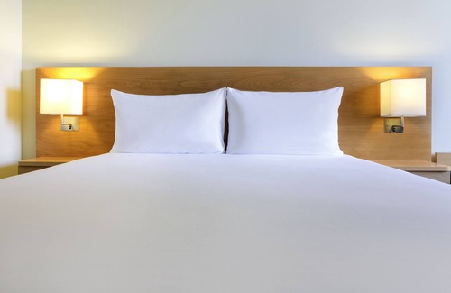 Marignane Hotel | ibis Marseille Provence Aéroport