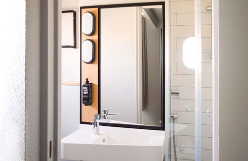 Necker Hotel | ibis Paris Tour Eiffel Cambronne 15ème