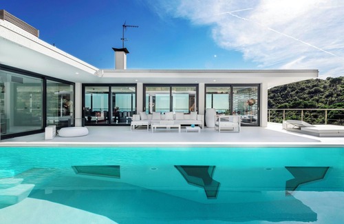 Mas Ram Villa | 'Ibiza Style Barcelona Villa' with Sea View, Pool & Wi-Fi
