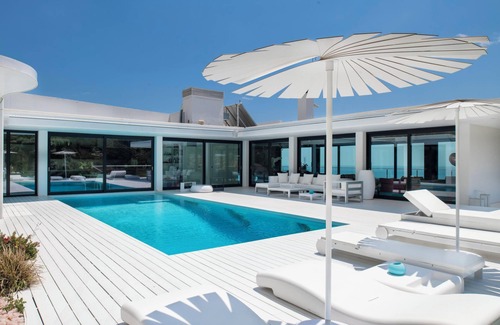 Mas Ram Villa | 'Ibiza Style Barcelona Villa' with Sea View, Pool & Wi-Fi
