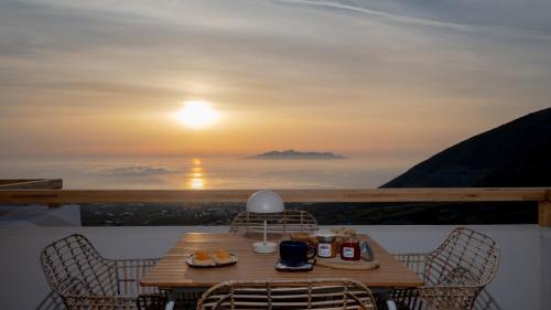 Pyrgos Apartment | Ico Santorini