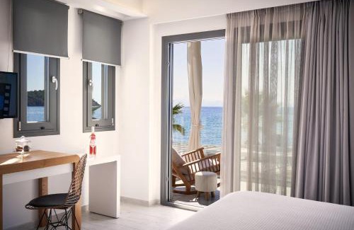Potos Hotel | Icon Suites by the sea
